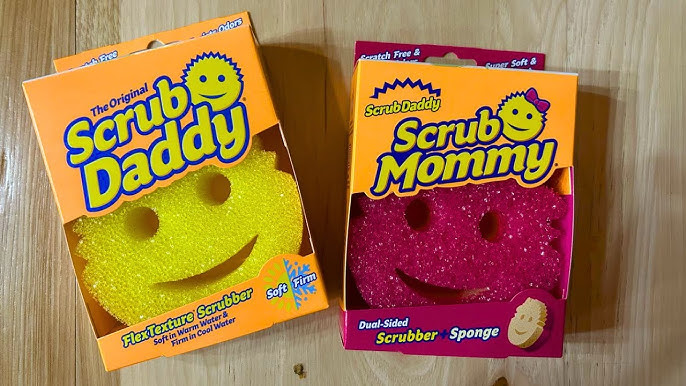 [Kép a Scrub Daddy tisztító szivacs használat közben]